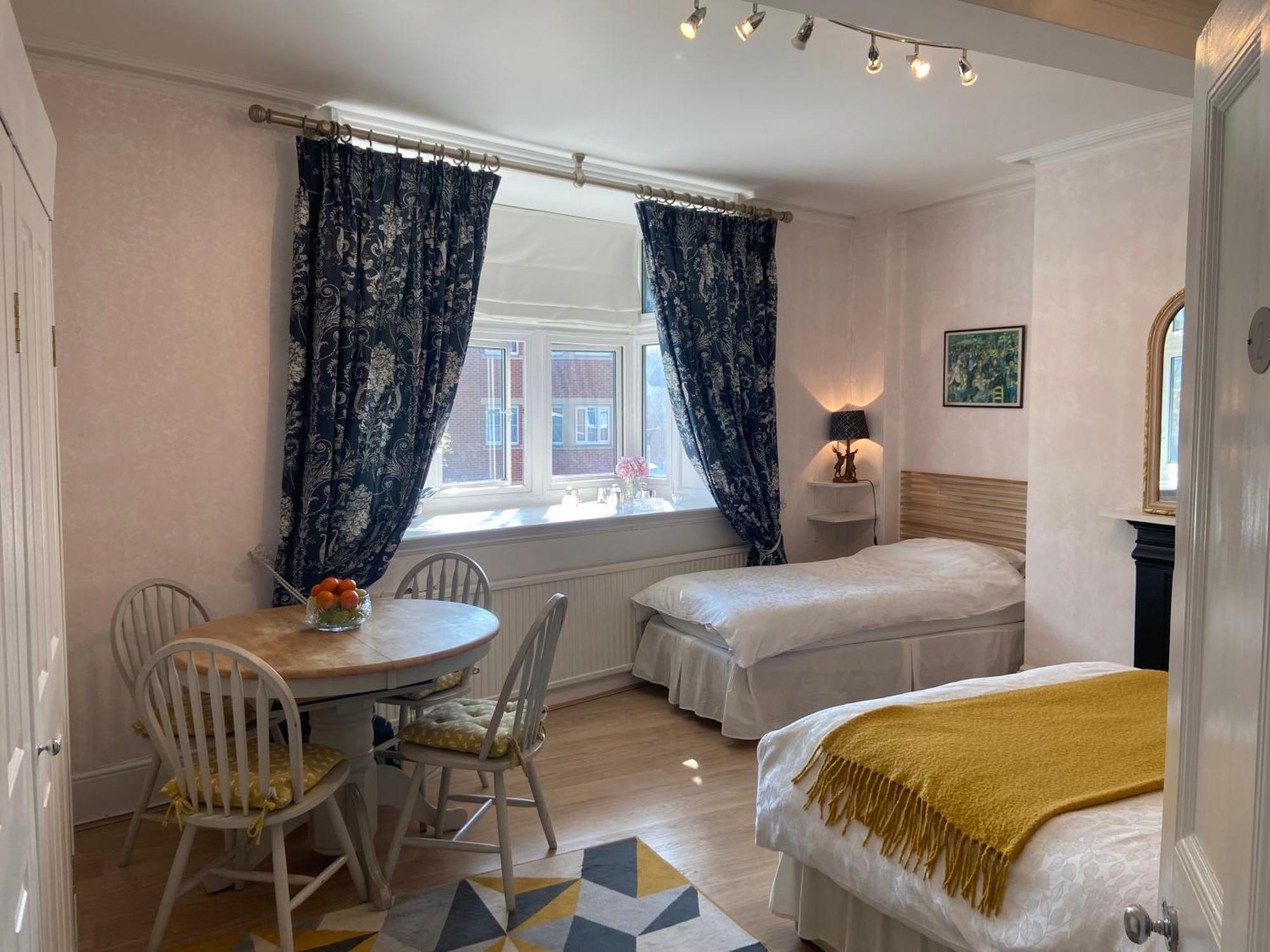 Deluxe Three Bed Bnb In Henley-On-Thames Near Station River & Town Centre Exterior photo
